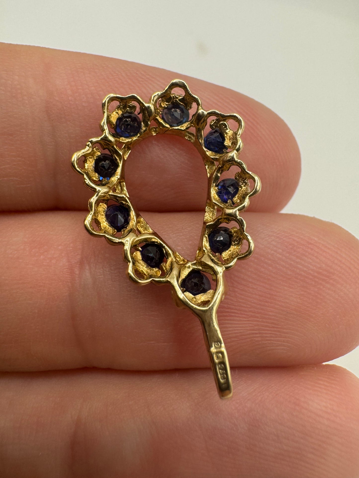 9ct gold London blue topaz pendant