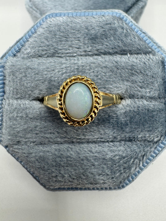 9ct gold opal ring