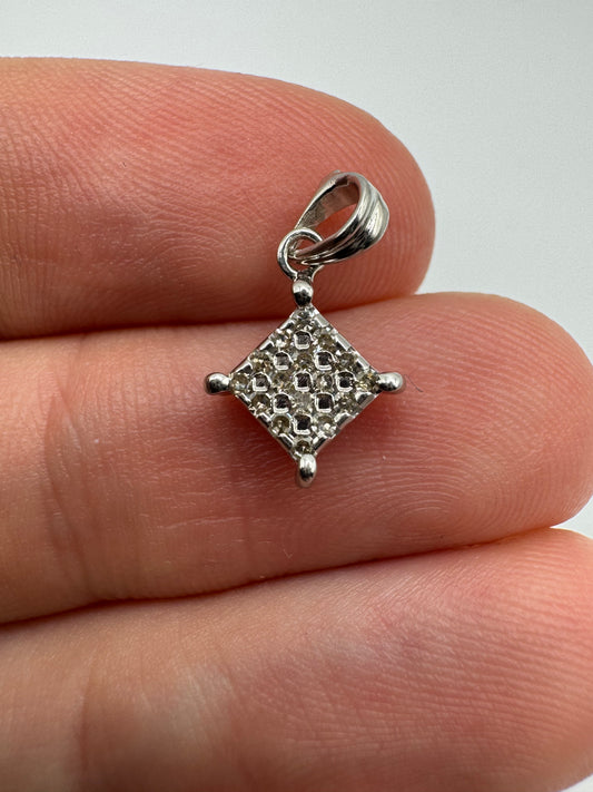 9ct white gold diamond cluster pendant