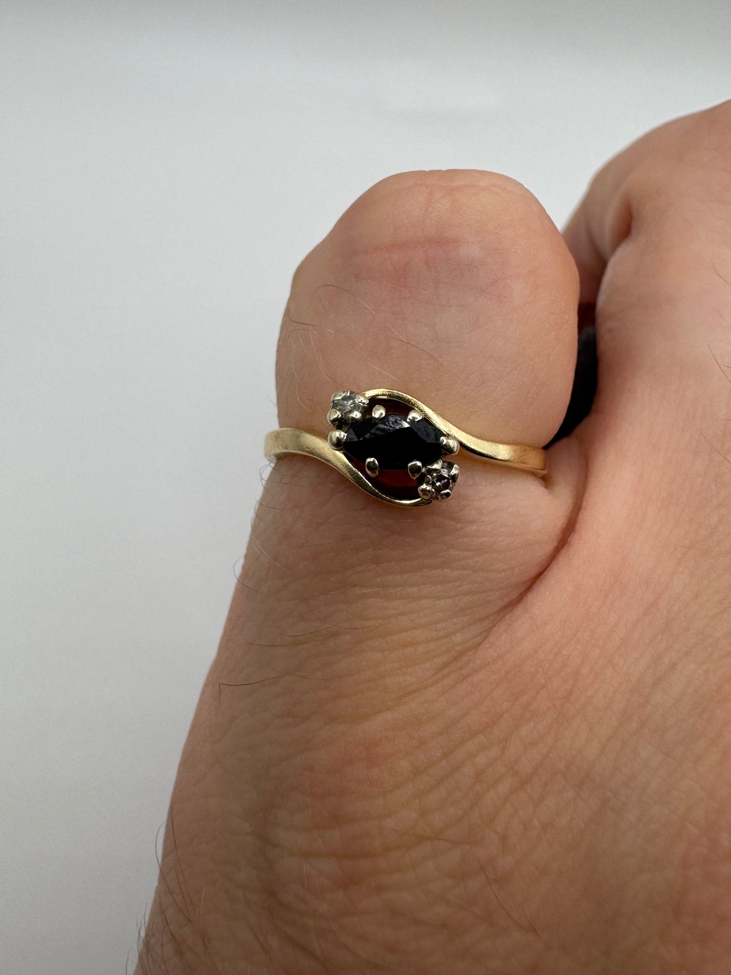 9ct gold sapphire and diamond ring