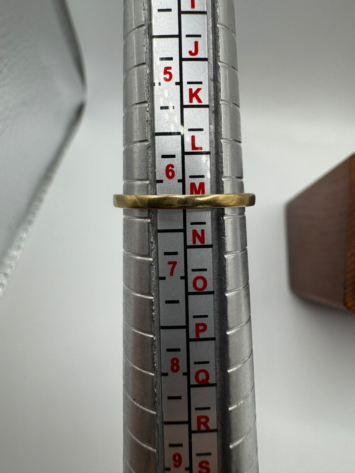 9ct gold kyanite ring