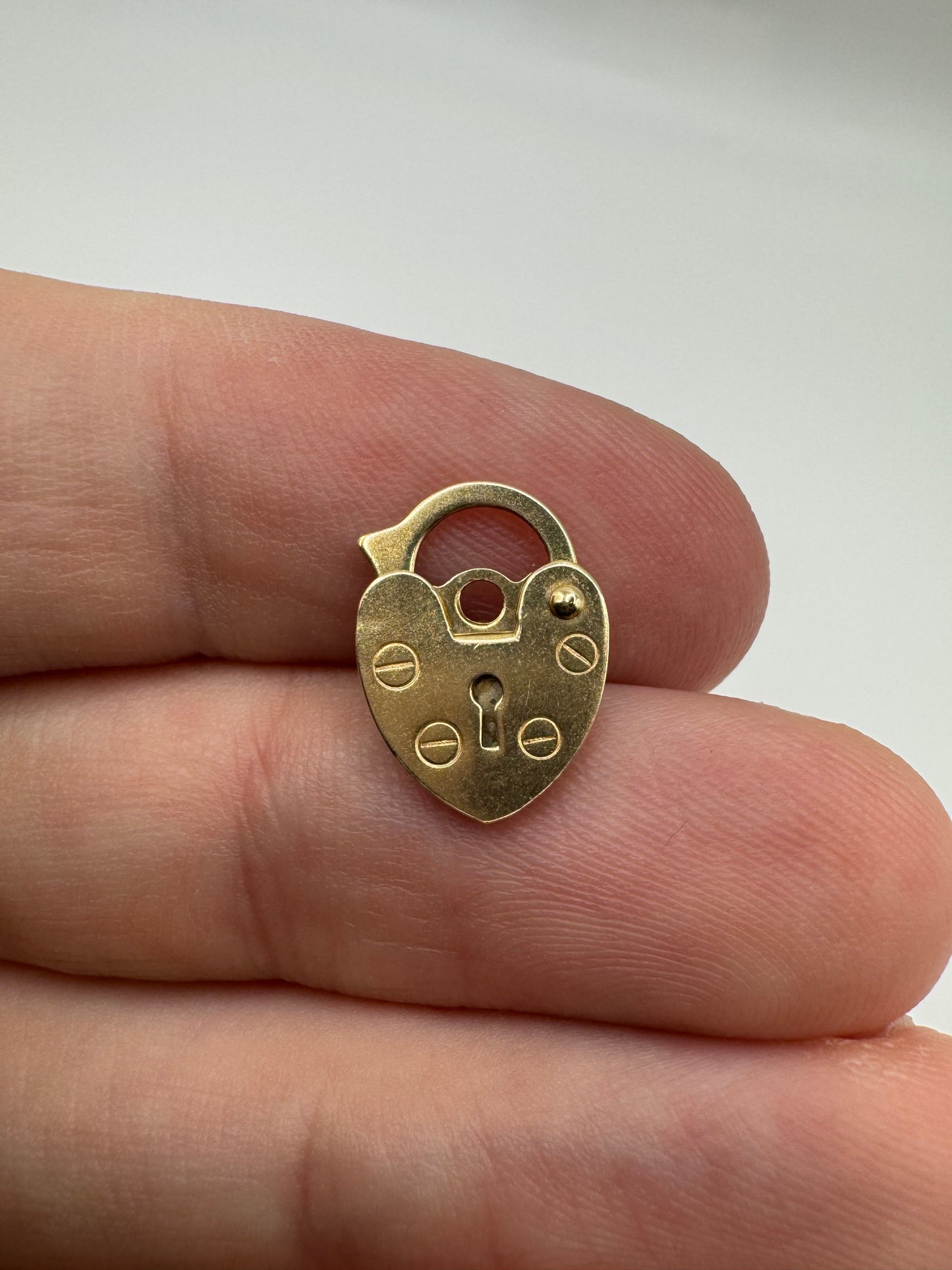 9ct gold padlock 21
