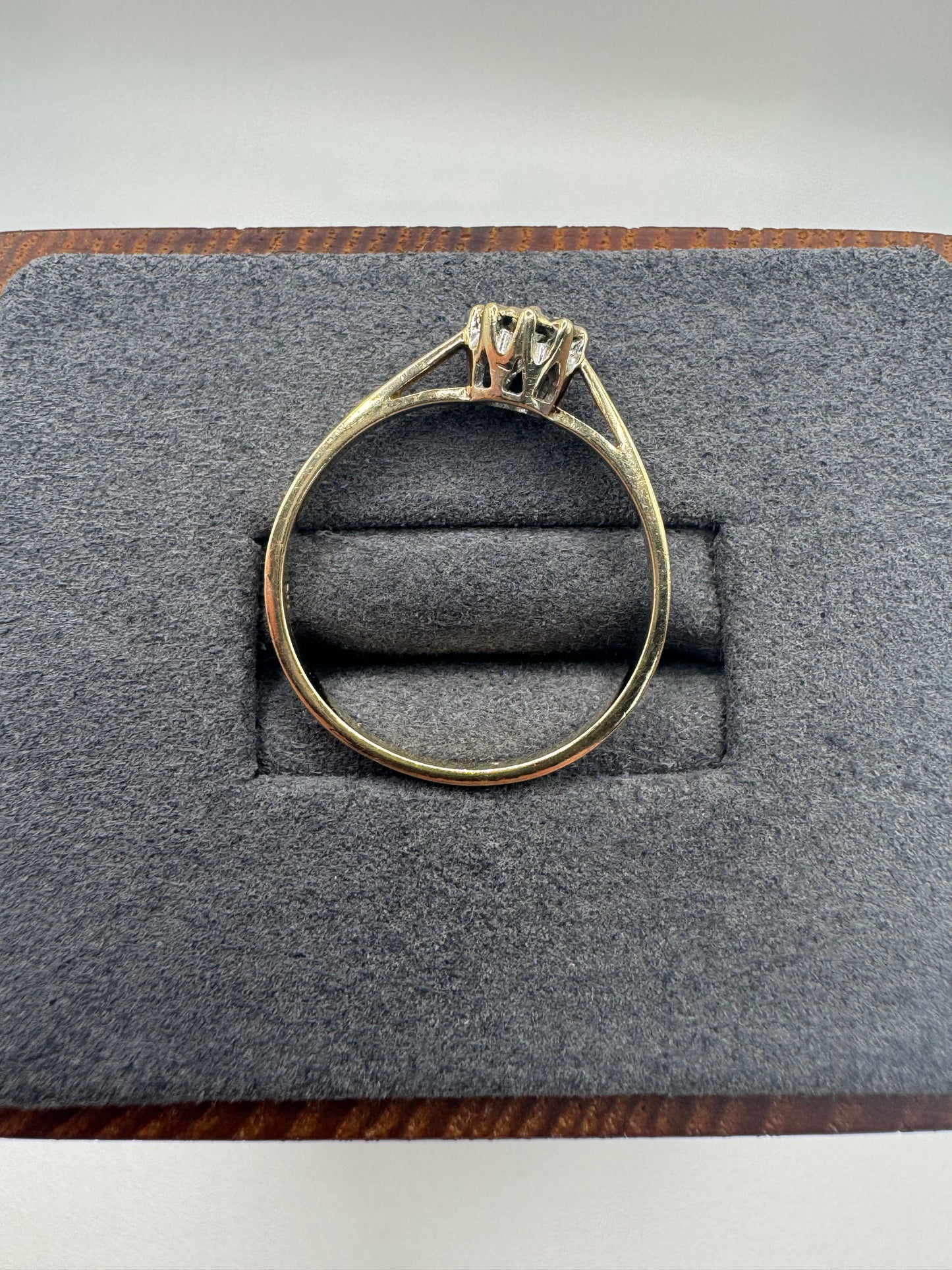 9ct gold diamond ring