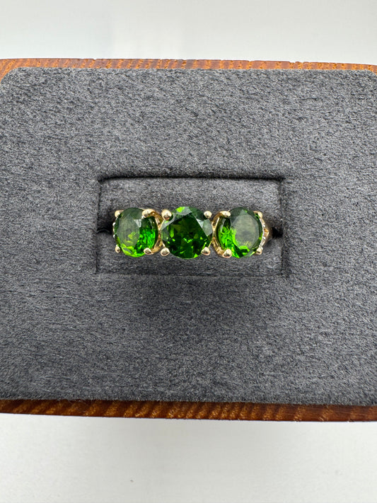 9ct gold diopside and diamond ring