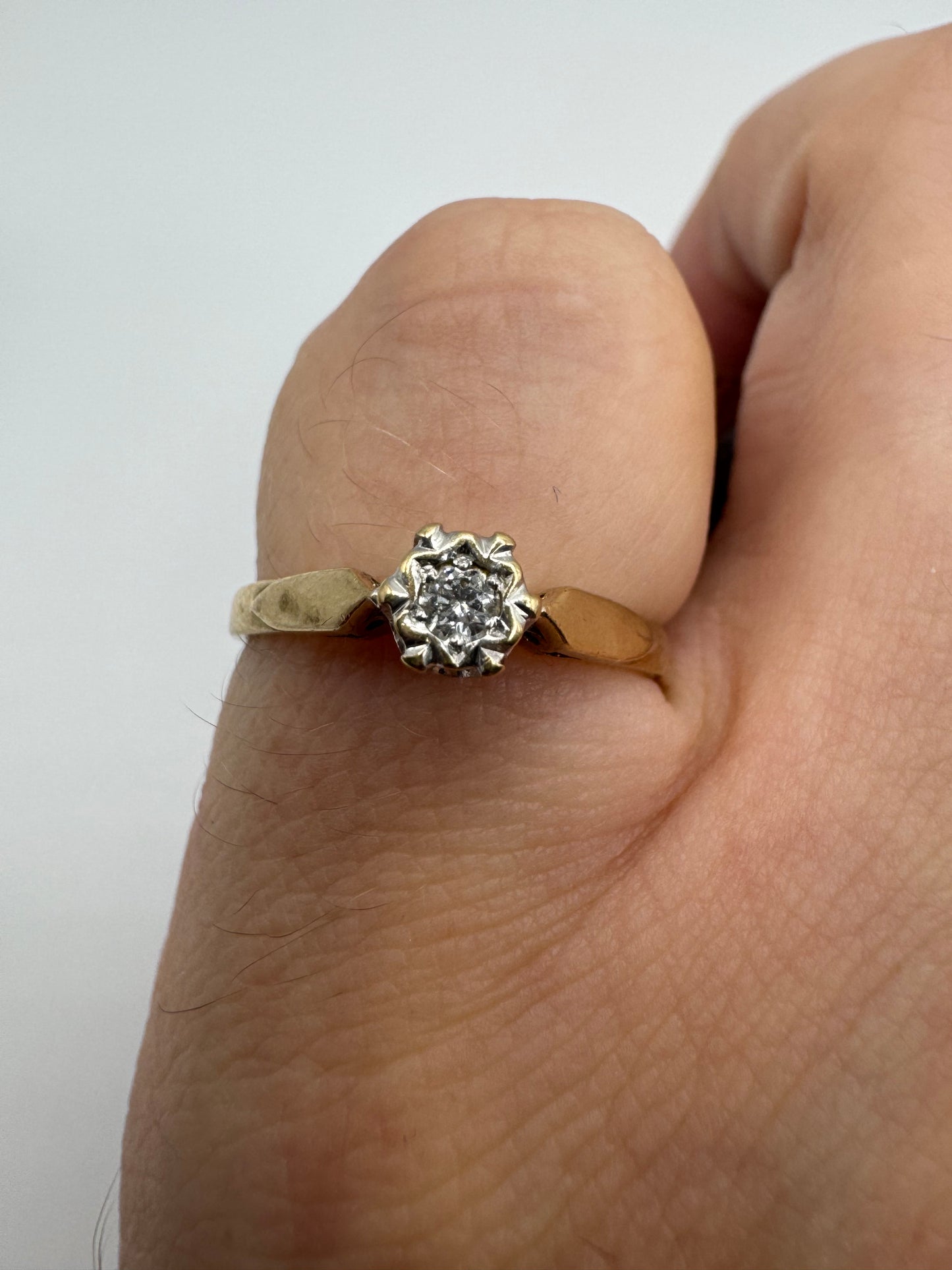 9ct gold diamond ring