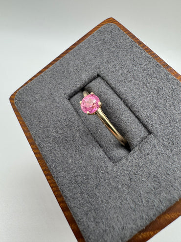 9ct gold pink topaz ring