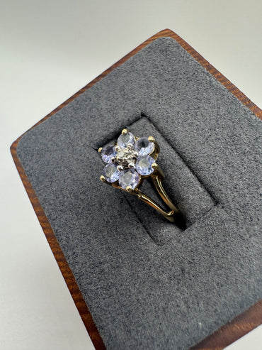 9ct gold tanzanite and diamond ring