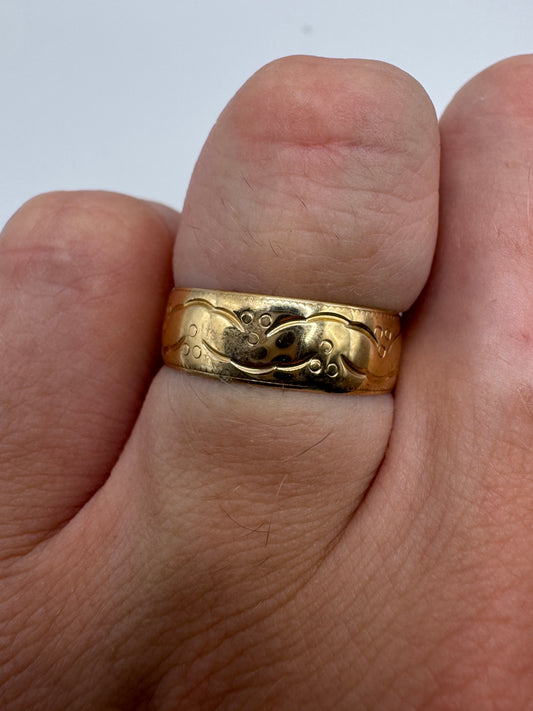 9ct gold patterned band