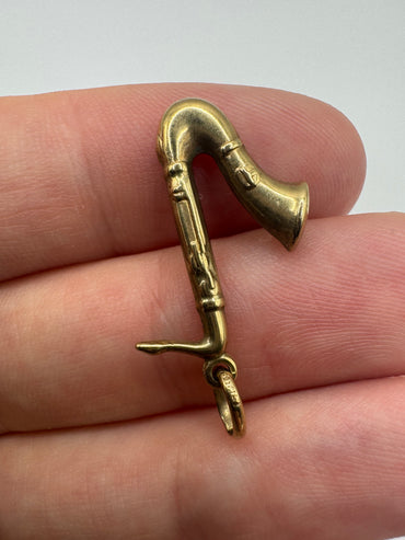 9ct gold saxophone charm