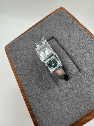9ct white gold aquamarine ring
