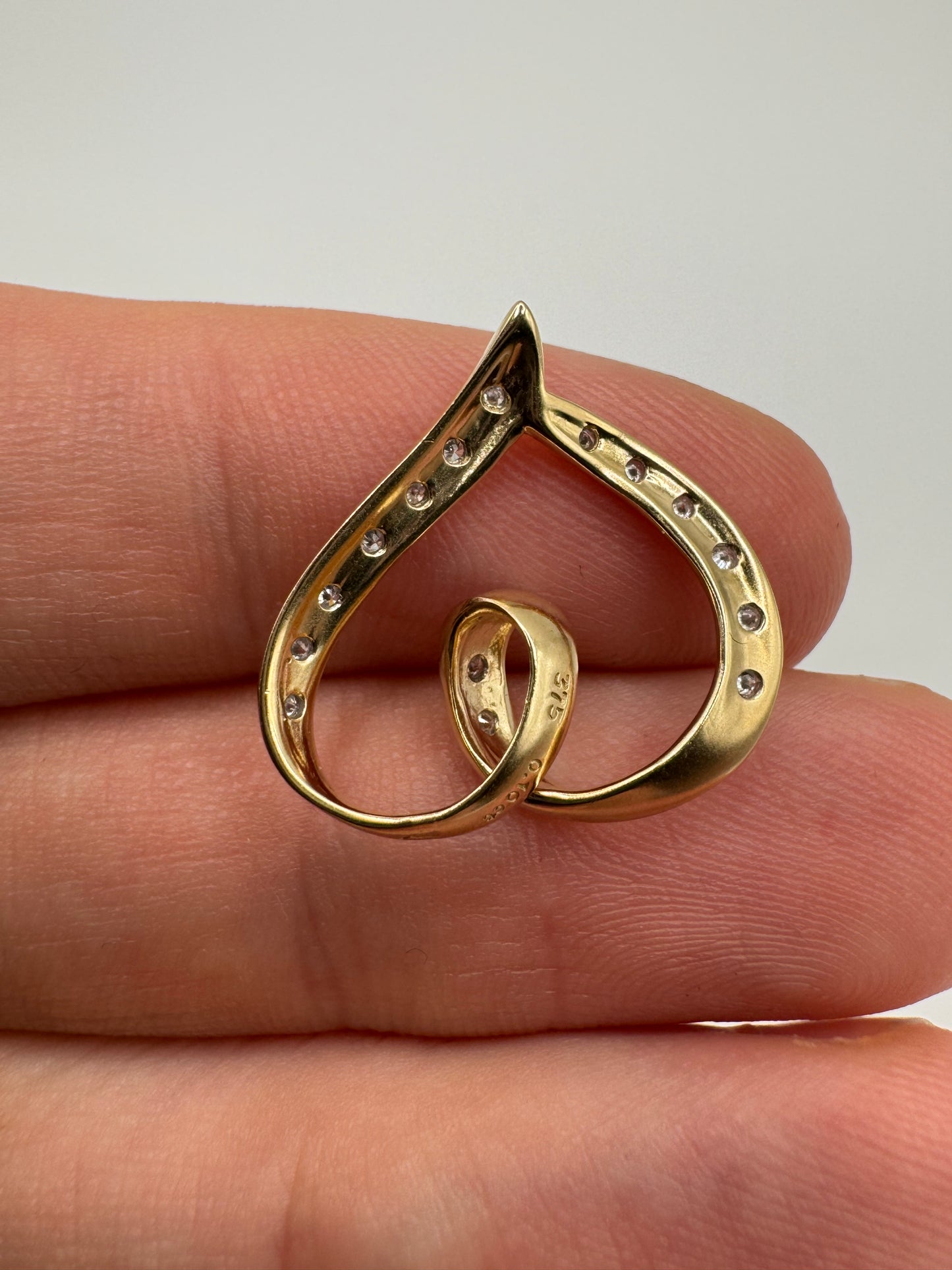 9ct gold diamond heart pendant