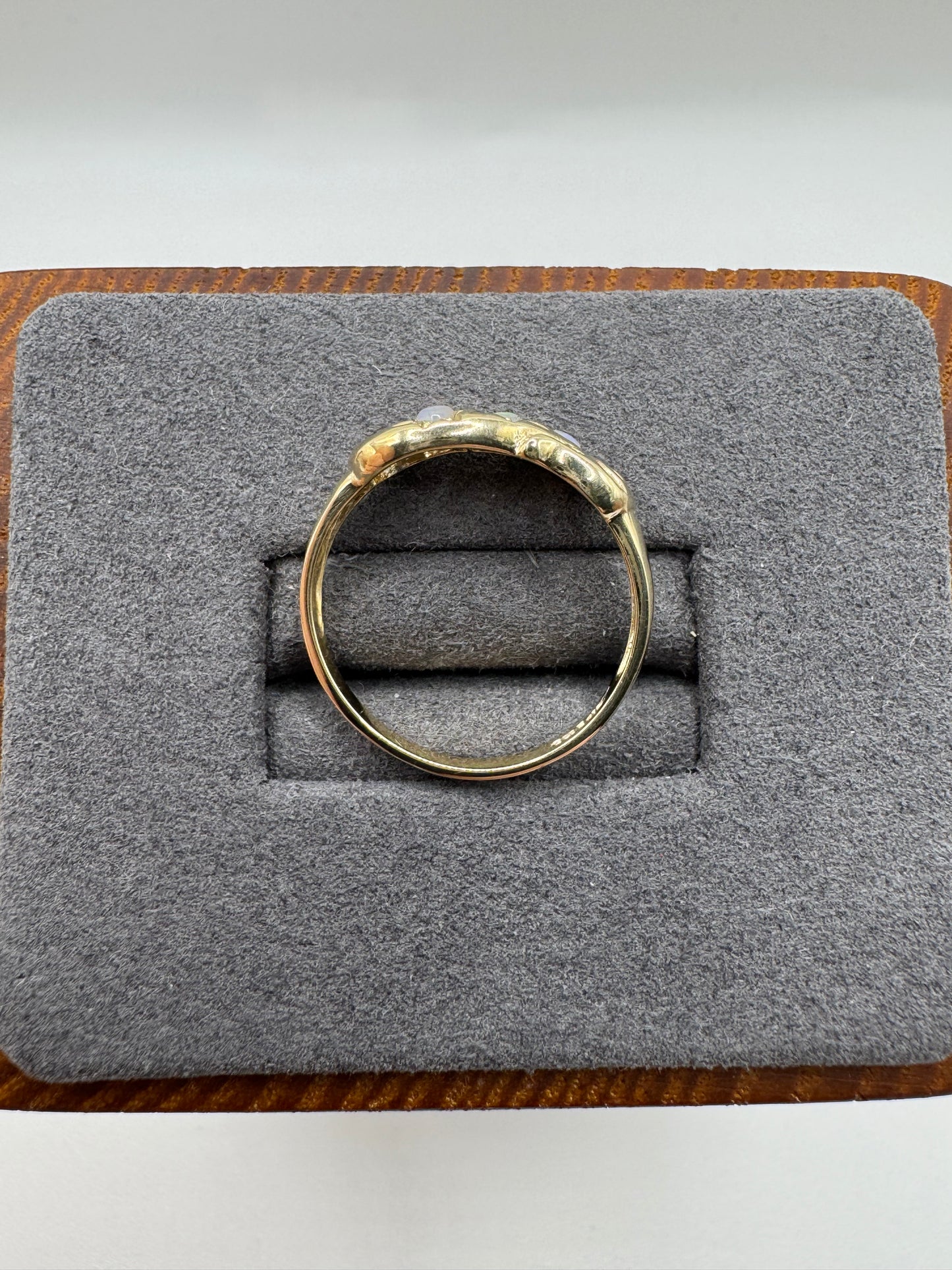 9ct gold moonstone gypsy ring