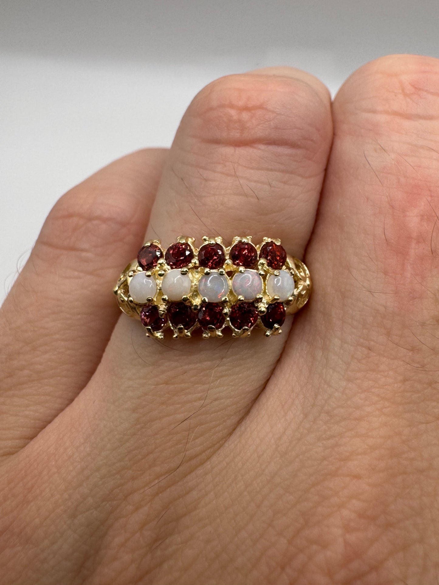 9ct gold opal and garnet ring