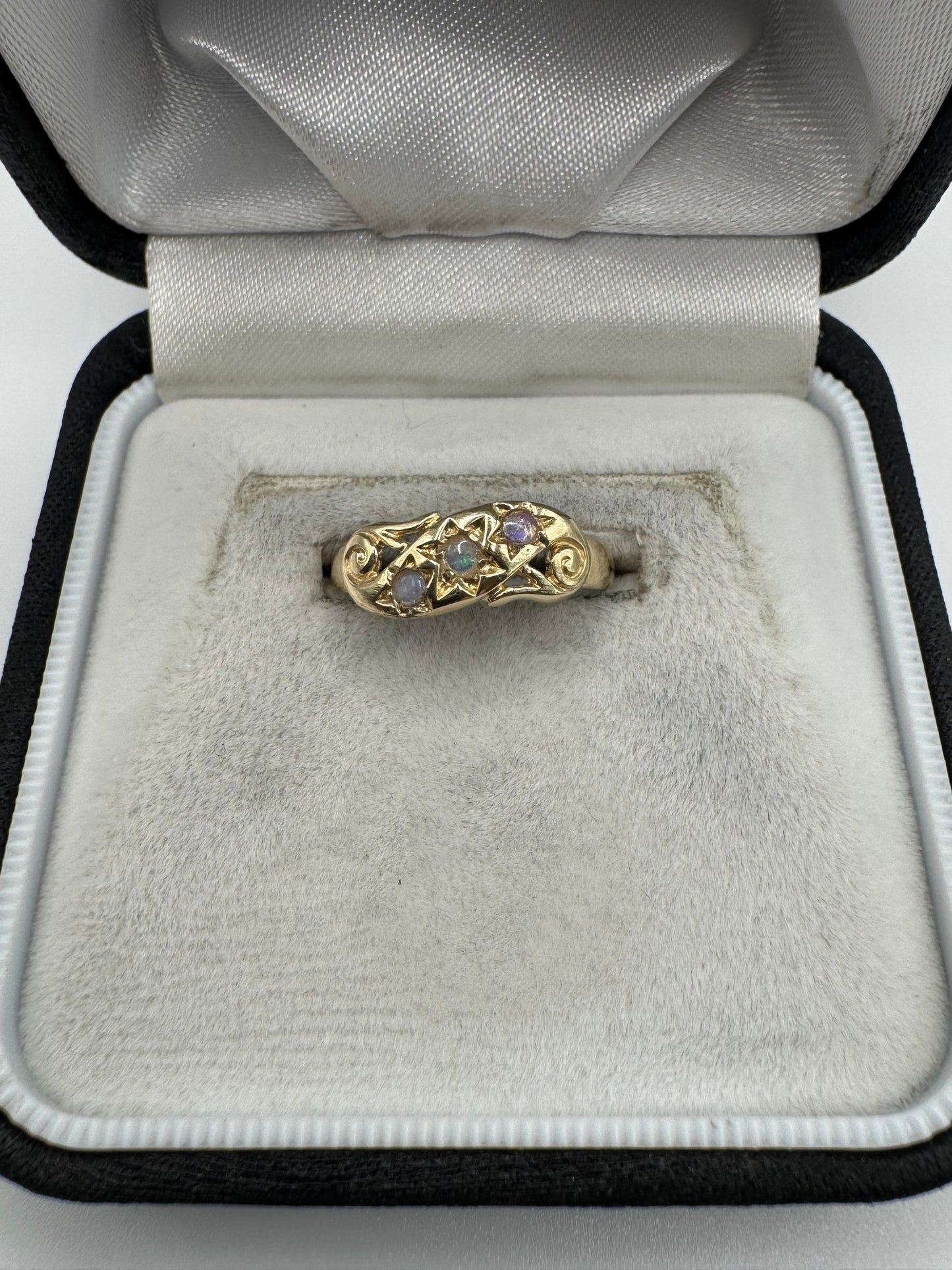 9ct gold 3 stone moonstone gypsy ring