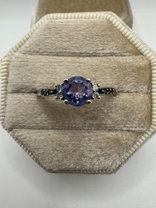 9ct white gold tanzanite and 2 colour diamond ring