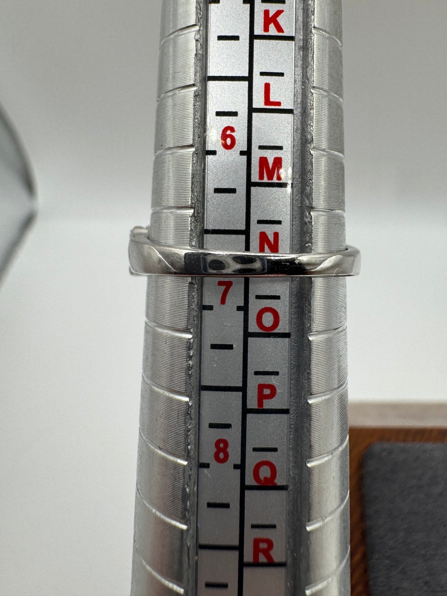 18ct white gold emerald and diamond ring