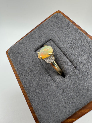 9ct gold opal and diamond ring