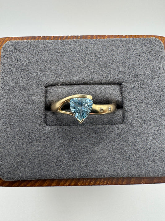 9ct gold topaz and diamond ring