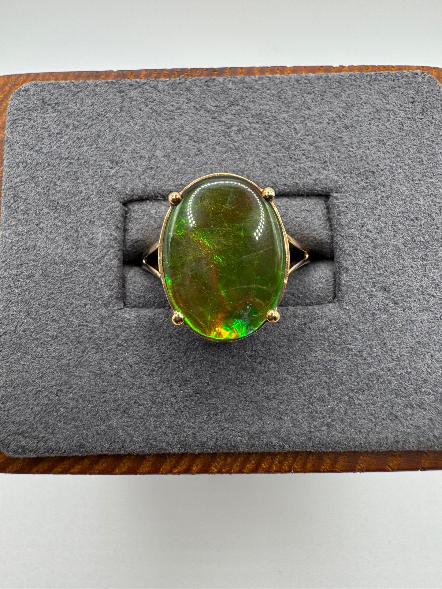 9ct gold ammolite ring