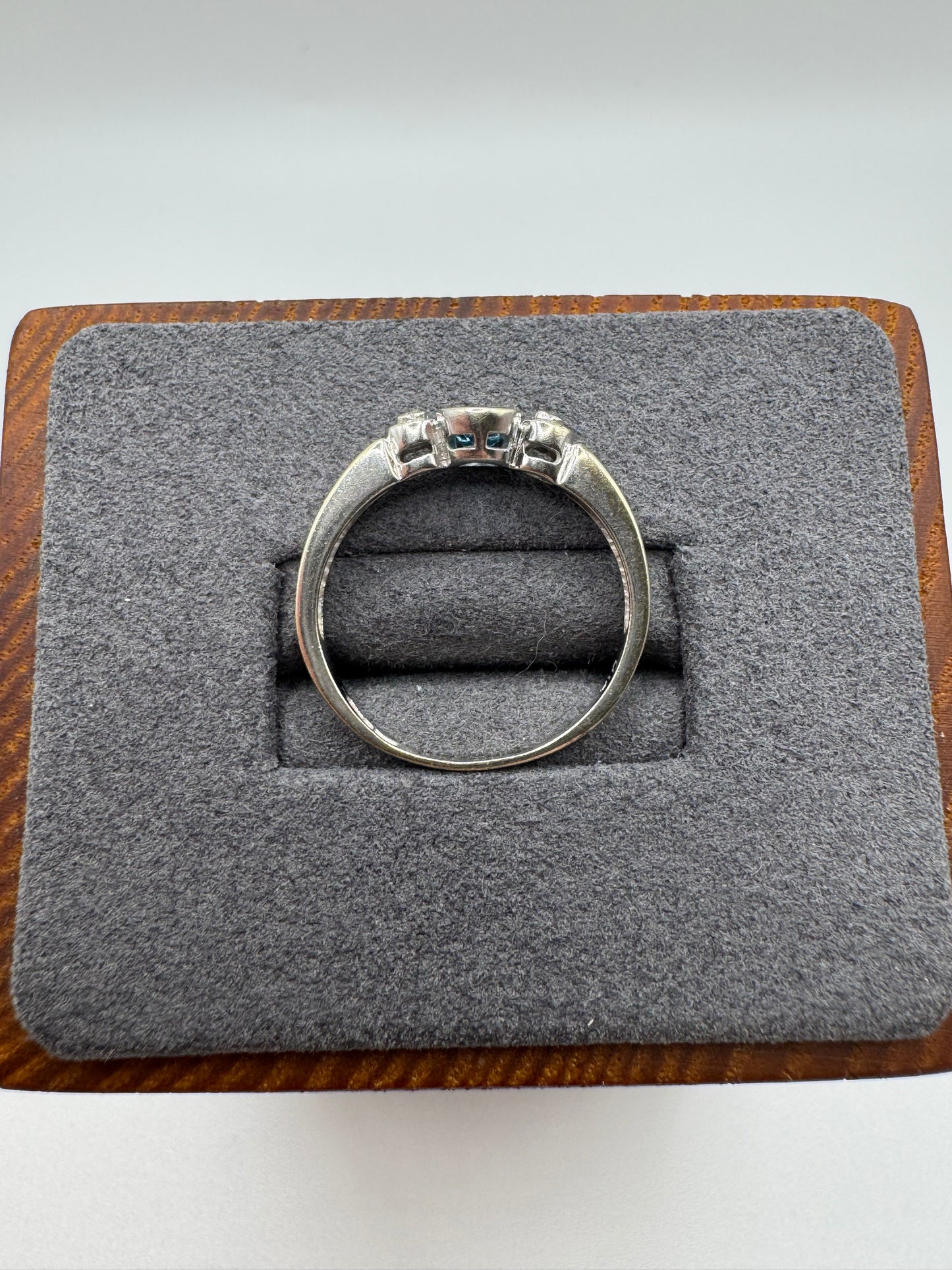 9ct white gold topaz and diamond ring