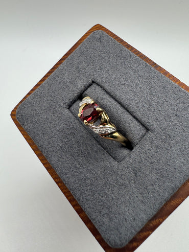9ct gold garnet and diamond ring
