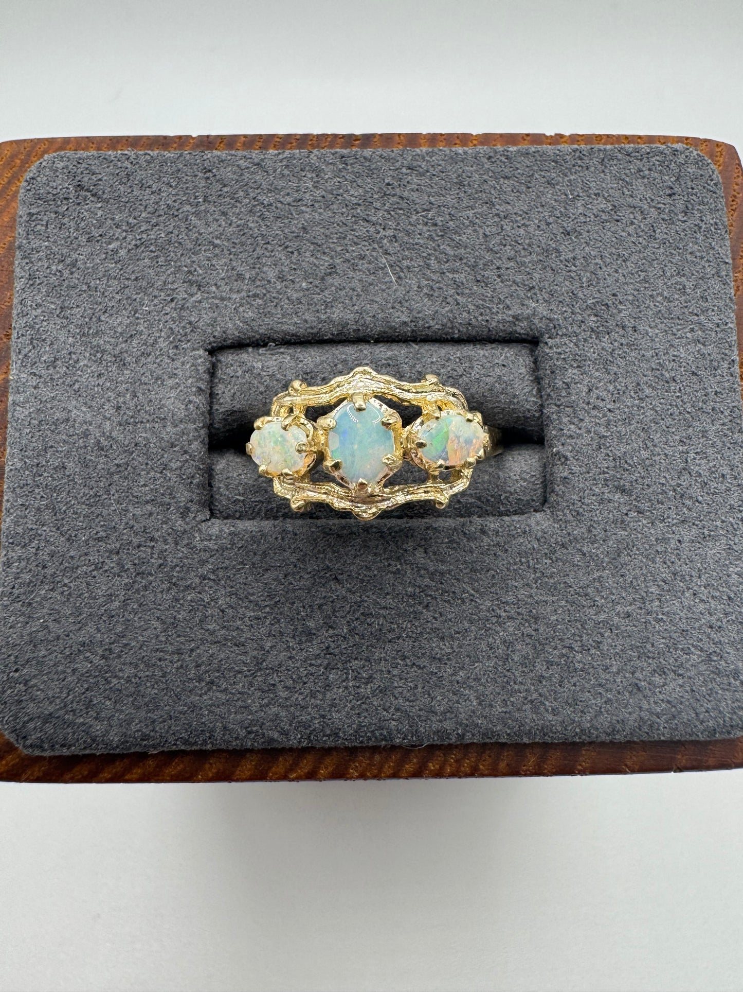 9ct gold opal ring