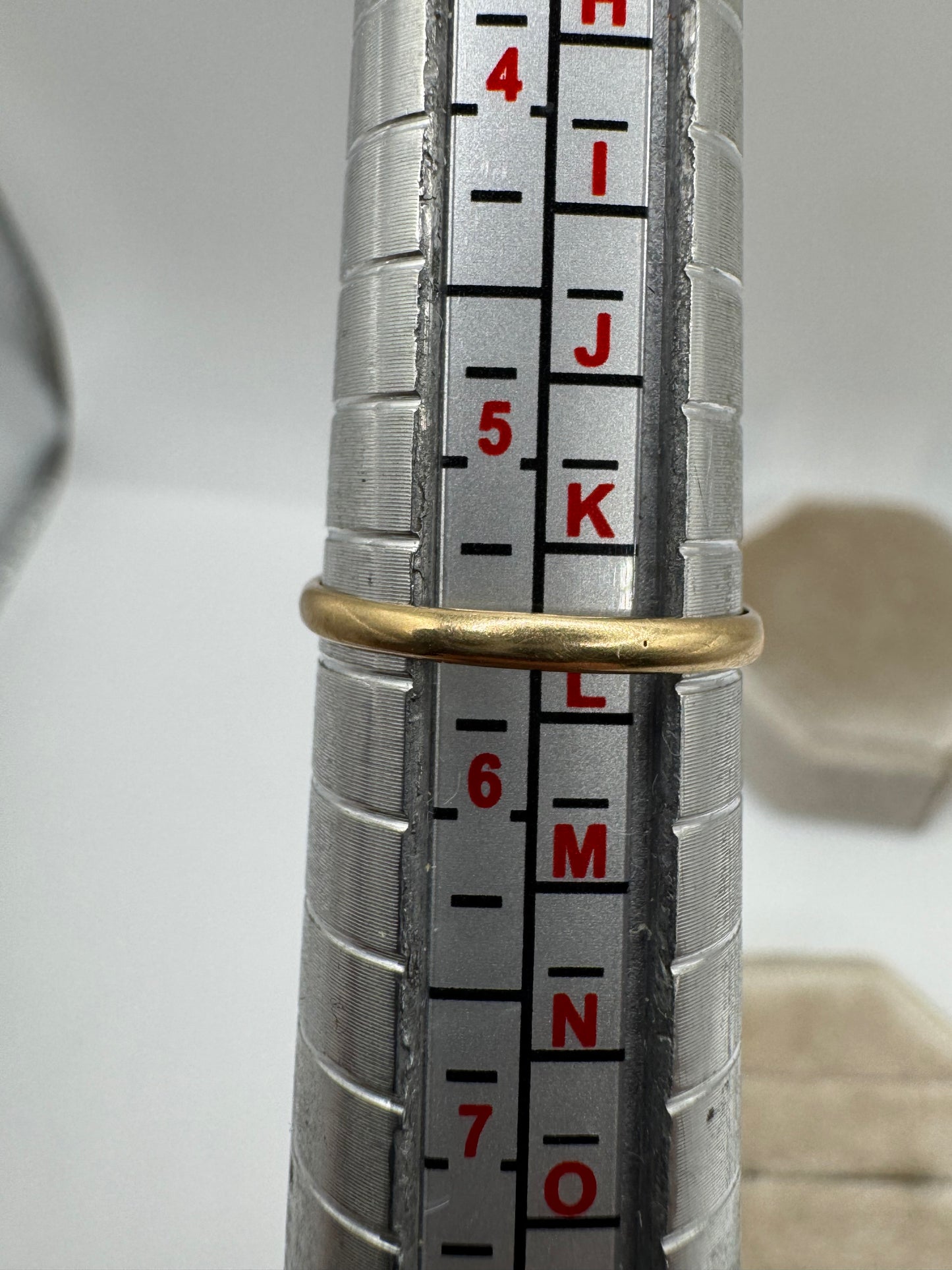9ct gold engraved signet ring