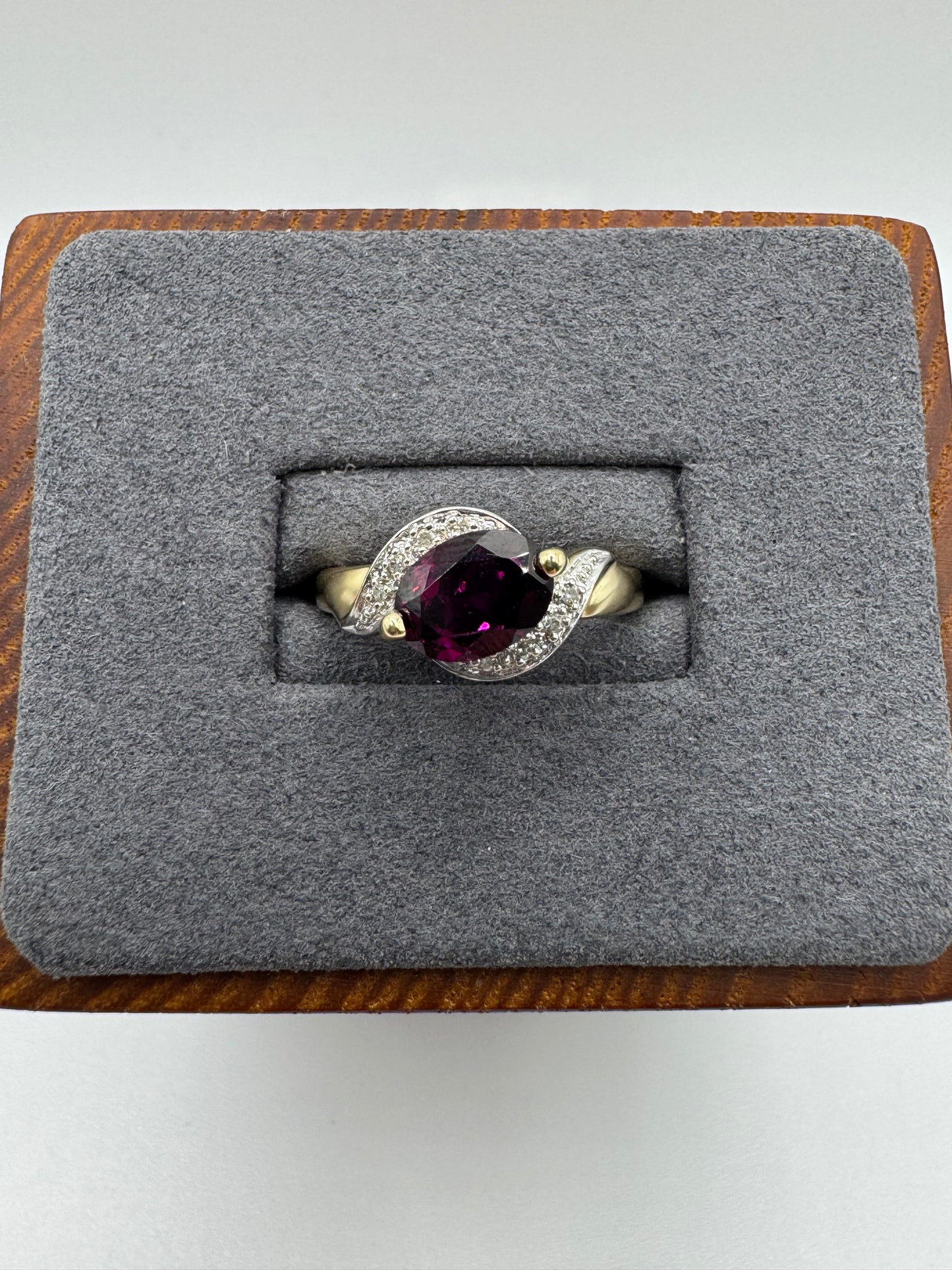 9ct gold garnet and diamond ring