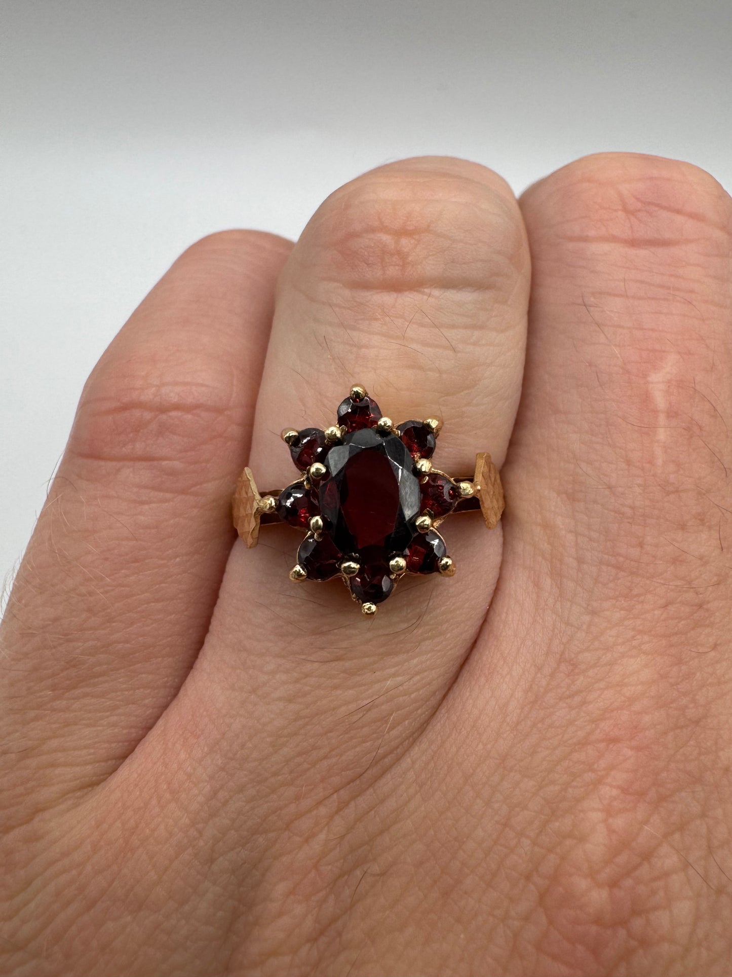 9ct gold garnet cluster ring