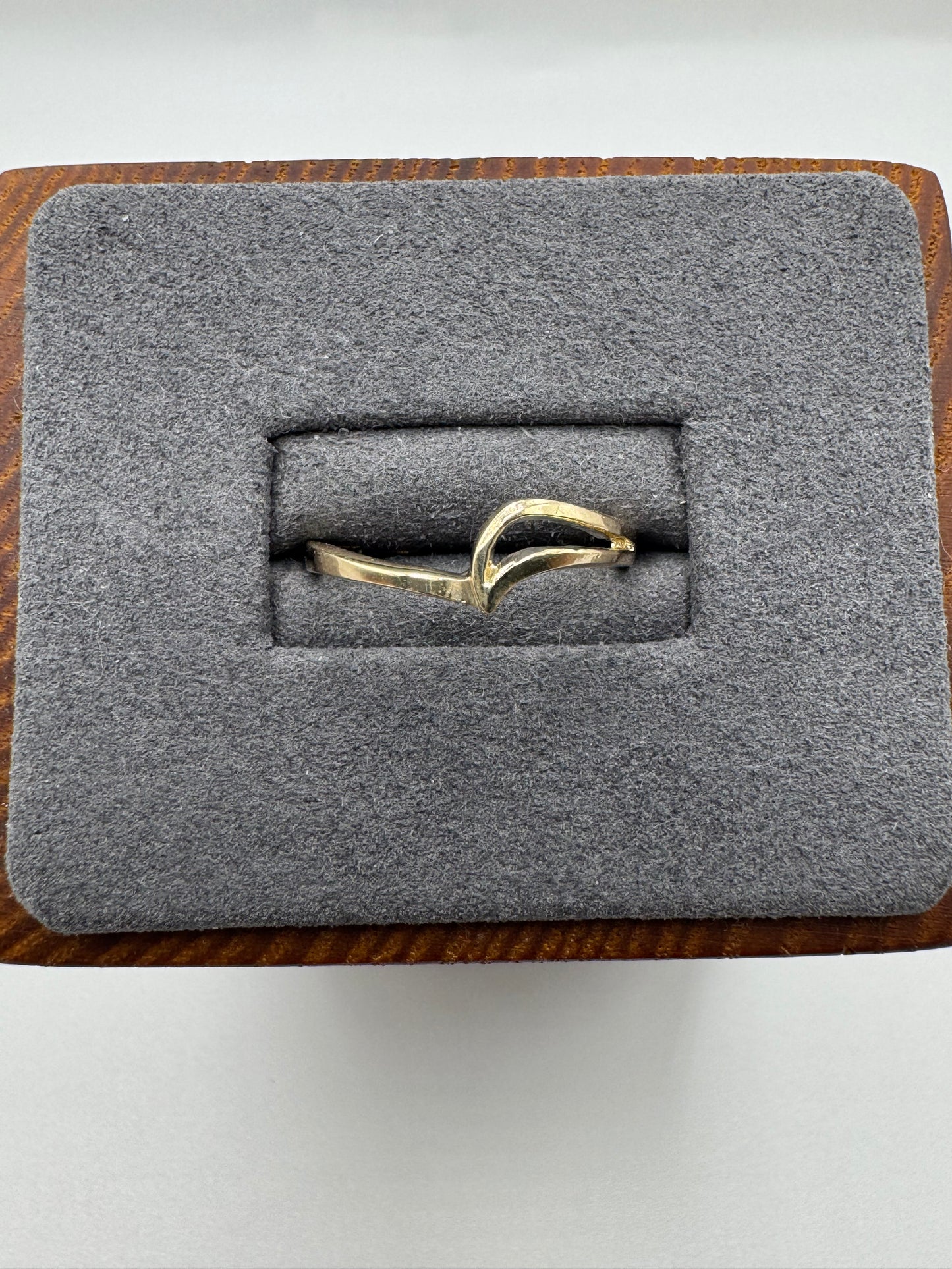 9ct gold wishbone ring