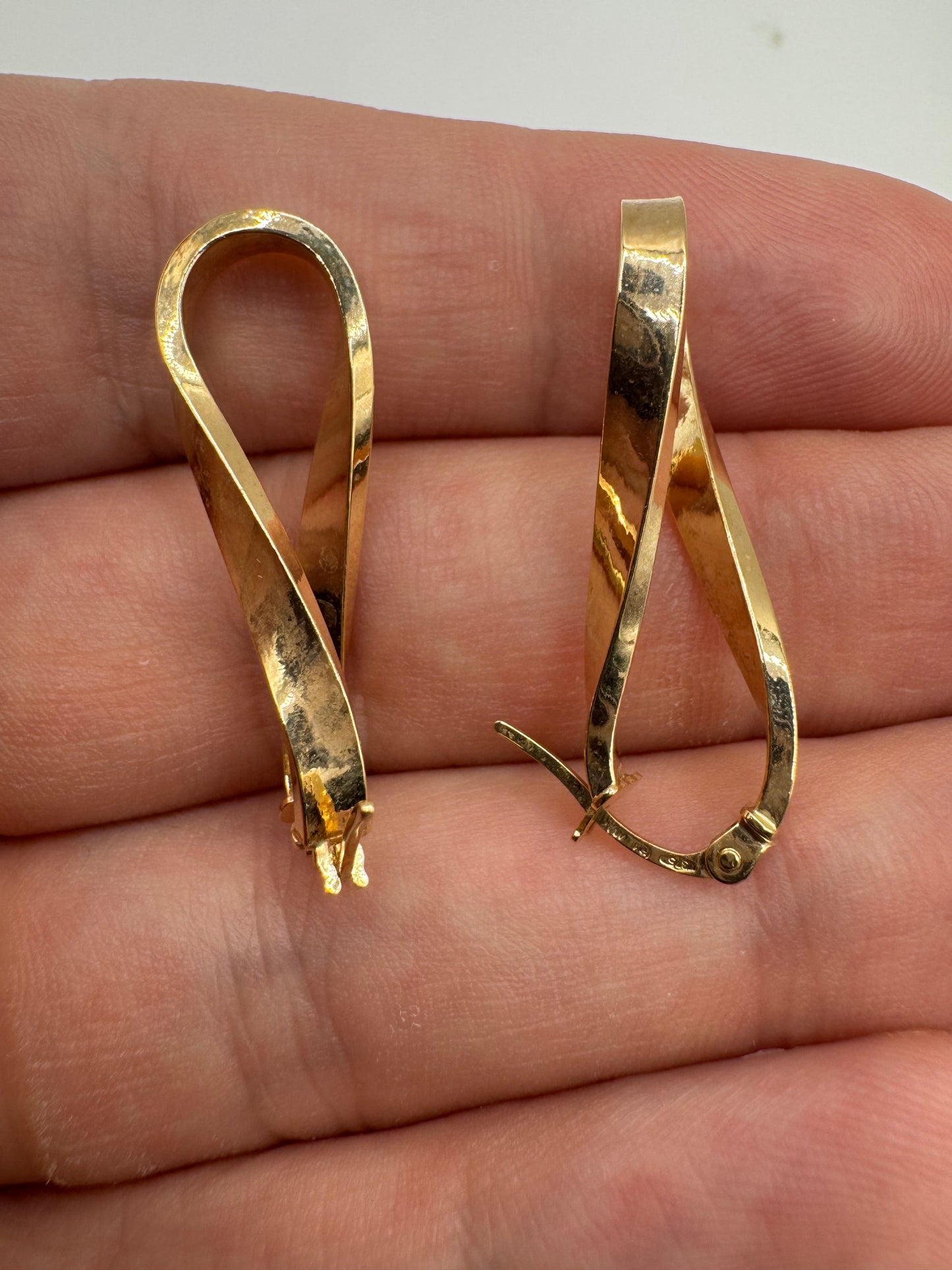 9ct gold figure 8 creole earrings