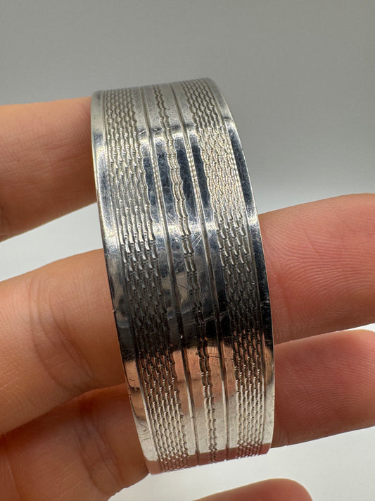 Vintage silver patterned bangle