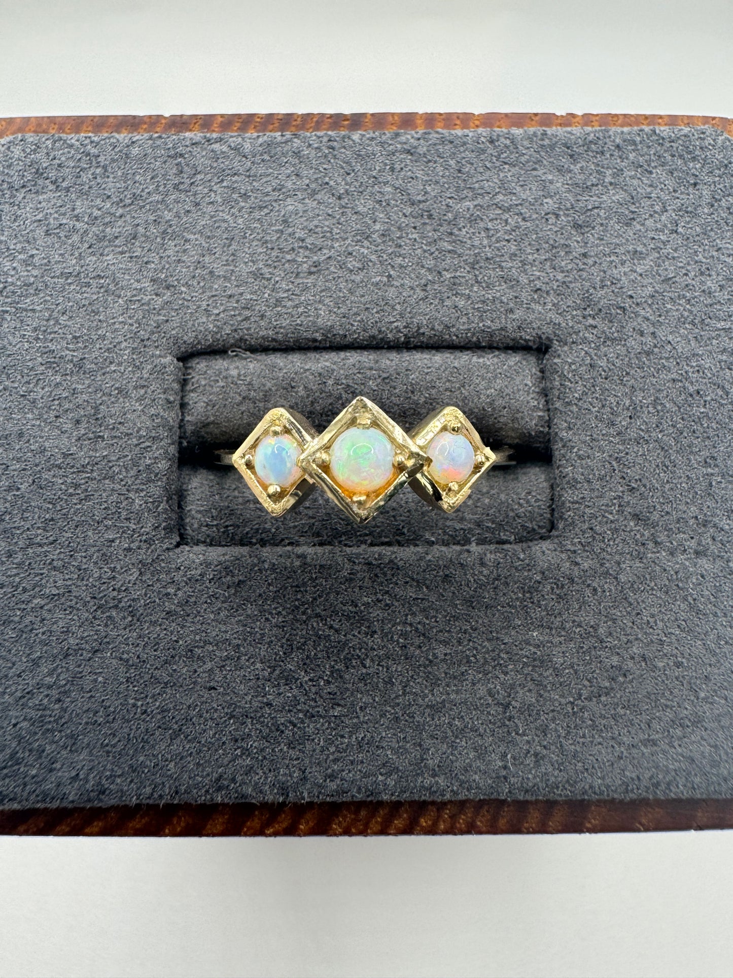 9ct gold opal ring