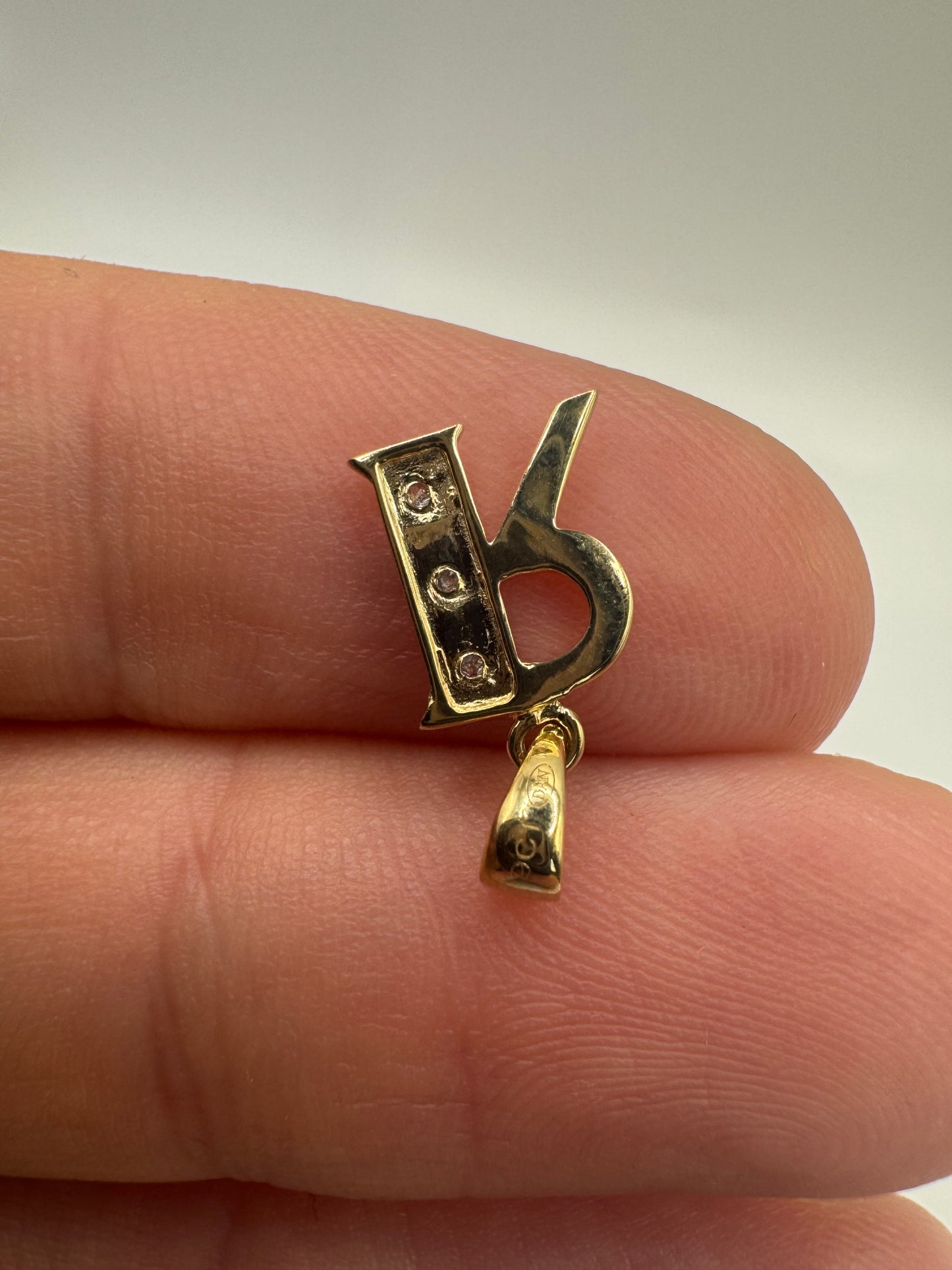 9ct gold diamond initial R charm