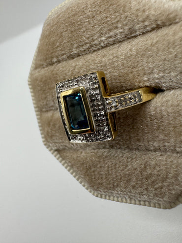 9ct gold blue topaz and diamond ring