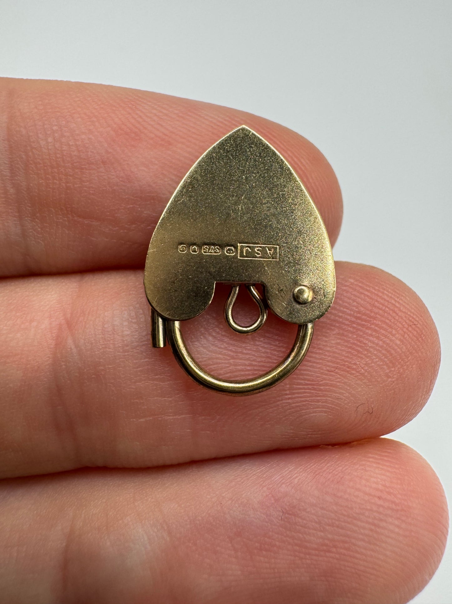 9ct gold padlock 47