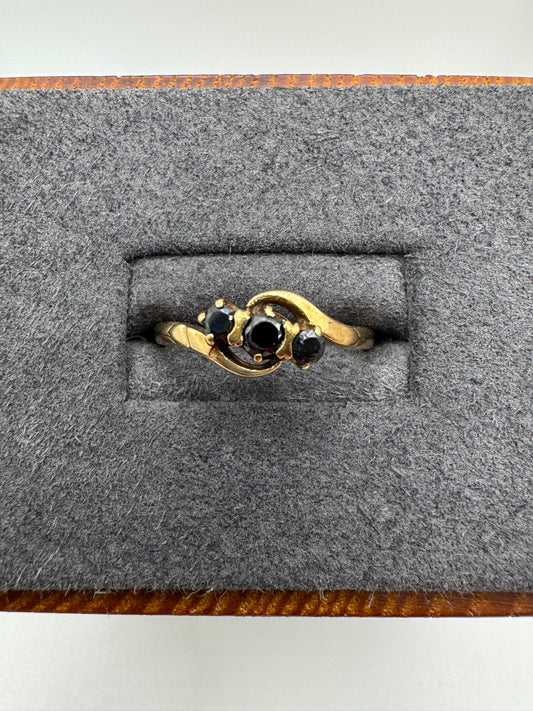 9ct gold garnet ring