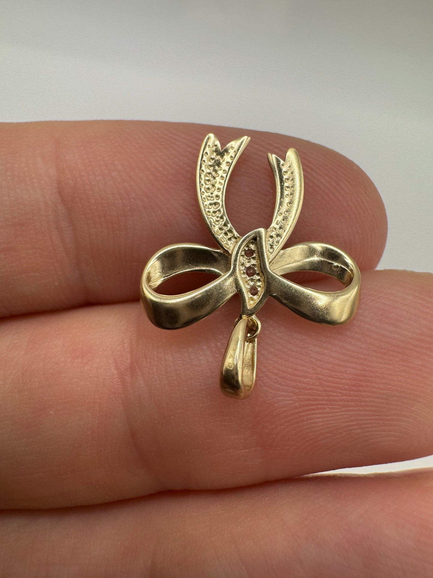 9ct gold cz bow pendant