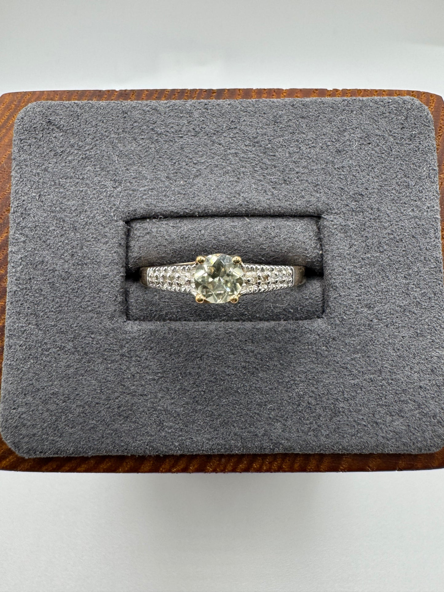 9ct gold quartz and diamond ring