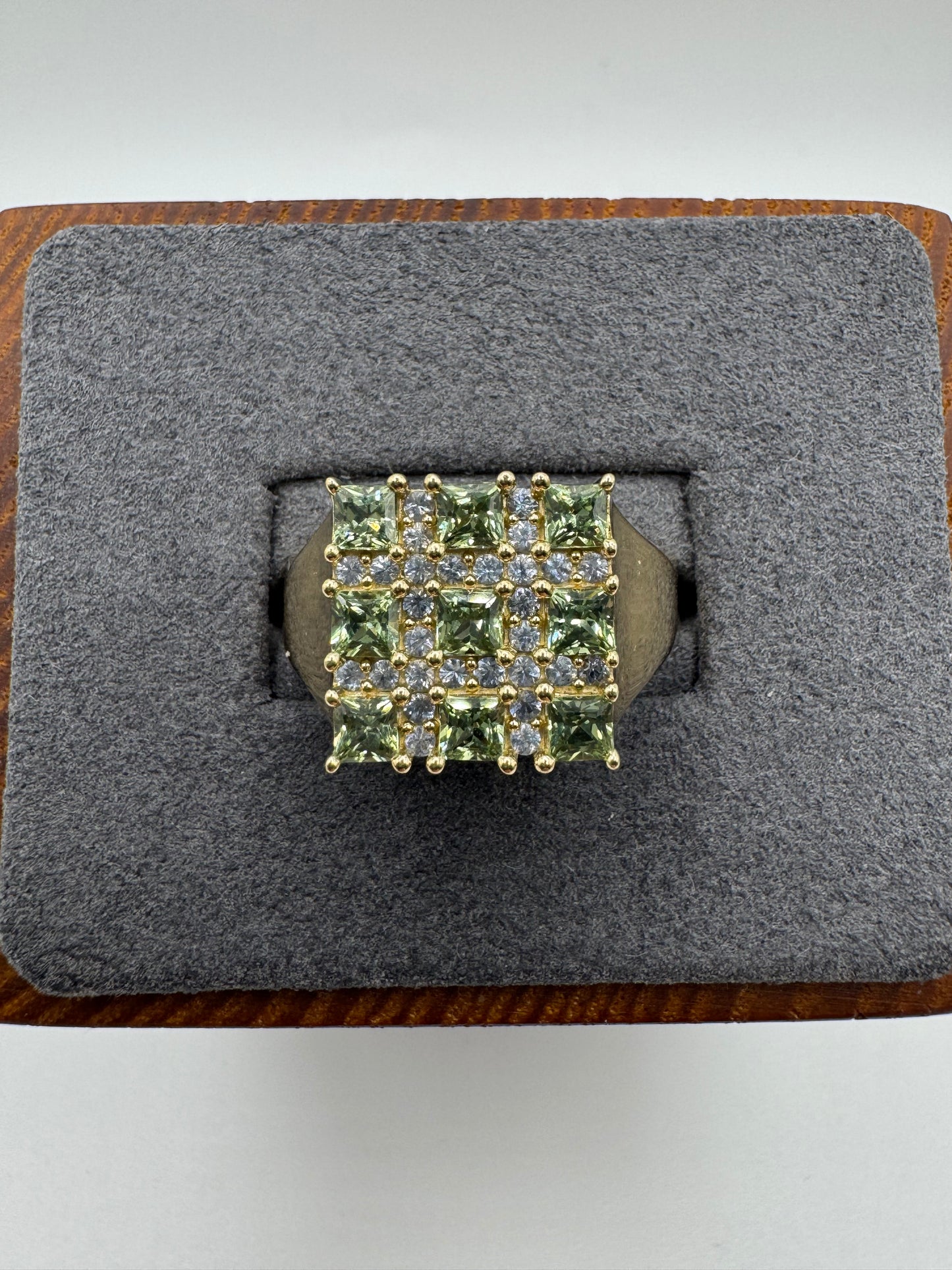 Heavy 9ct gold green sapphire and diamond ring