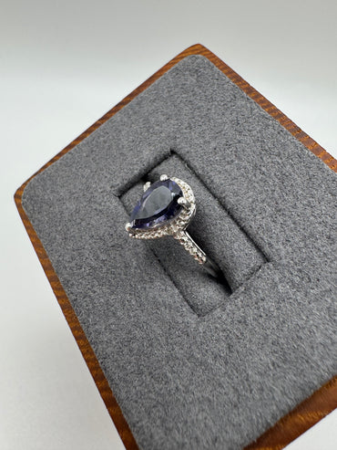 9ct white gold tanzanite and diamond ring