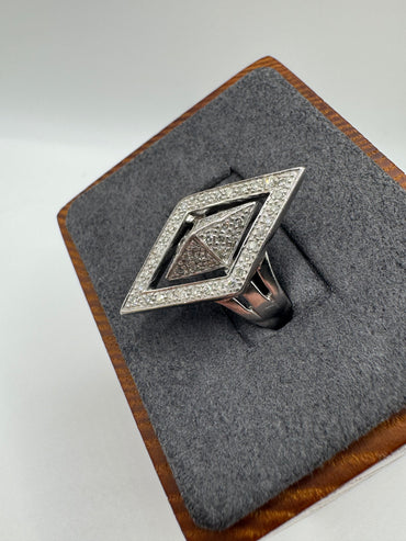 Heavy 9ct white gold diamond cluster ring