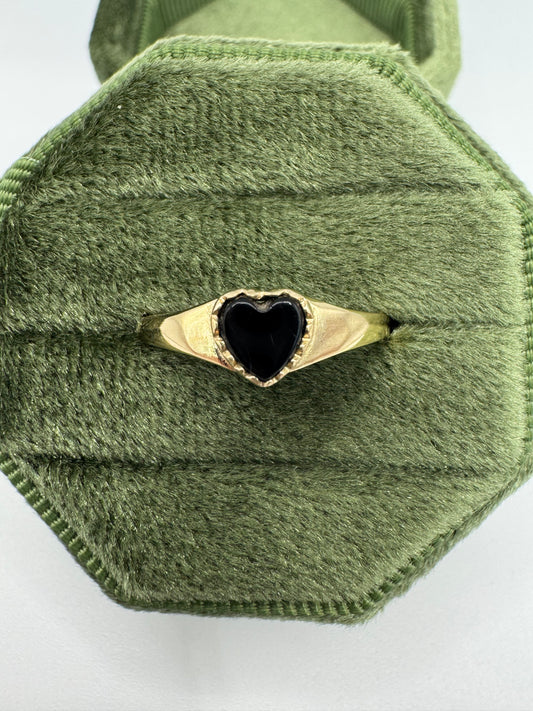 9ct gold onyx heart ring
