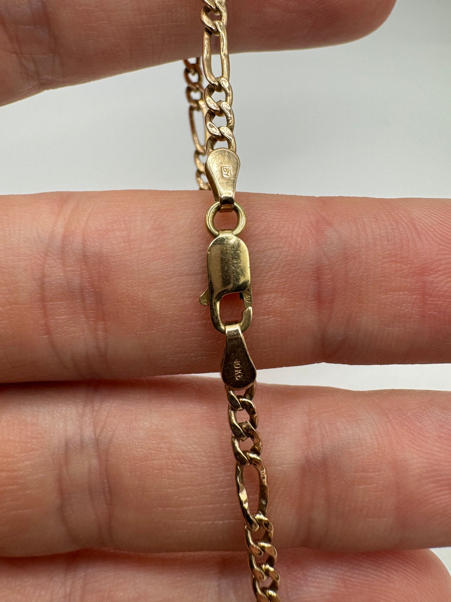 9ct gold figaro style bracelet
