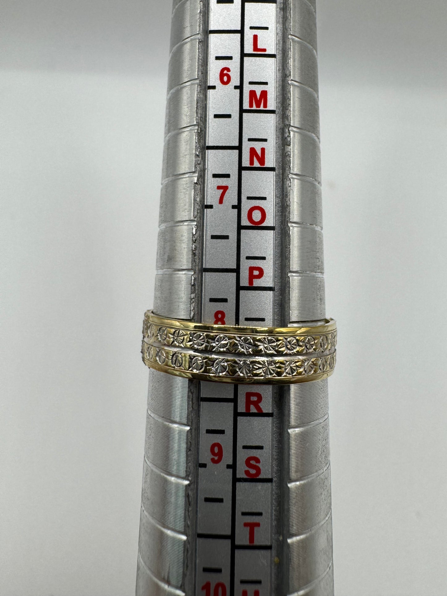 9ct gold patterned band
