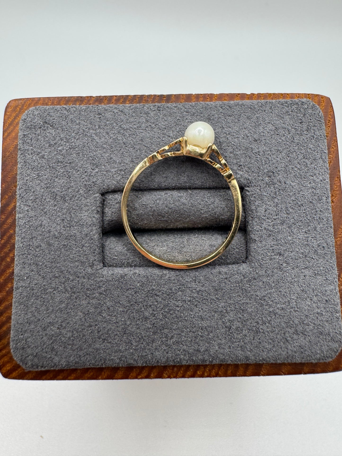 9ct gold pearl ring