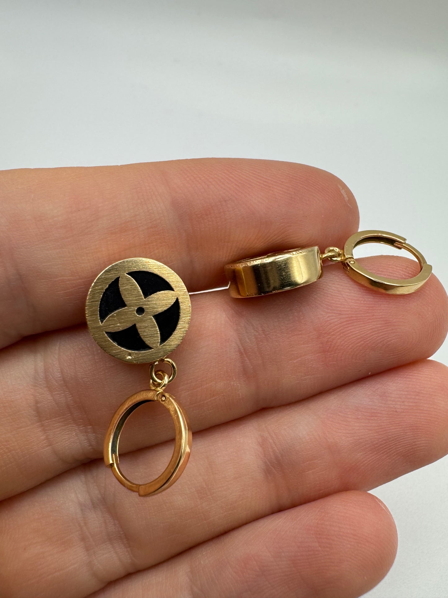 18ct gold enamelled flower earrings