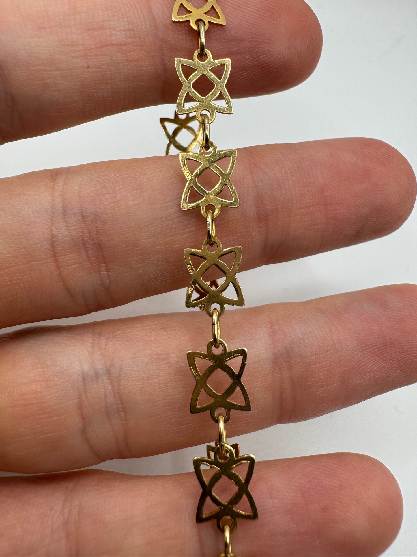9ct gold Celtic link bracelet (7”)