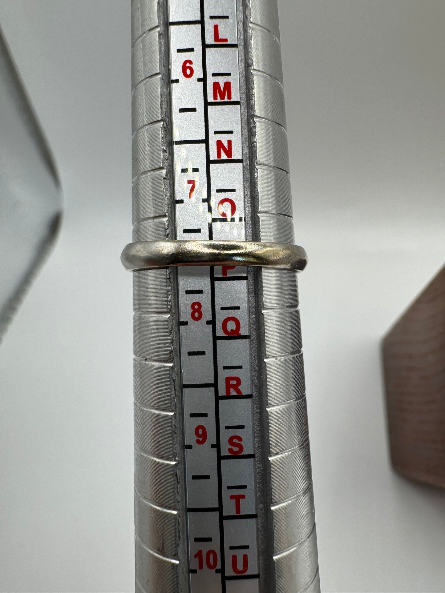 9ct white gold aquamarine and diamond ring