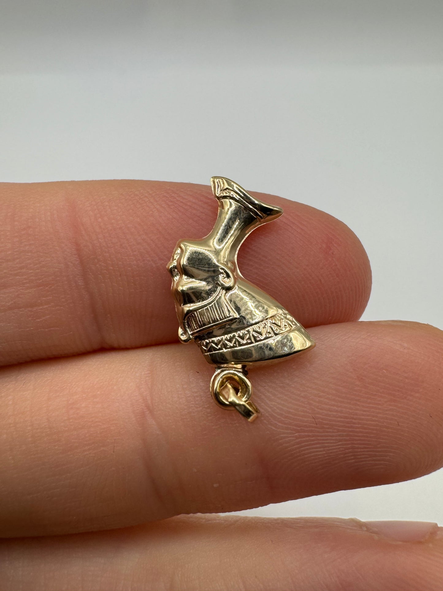 9ct gold queen nefertiti charm